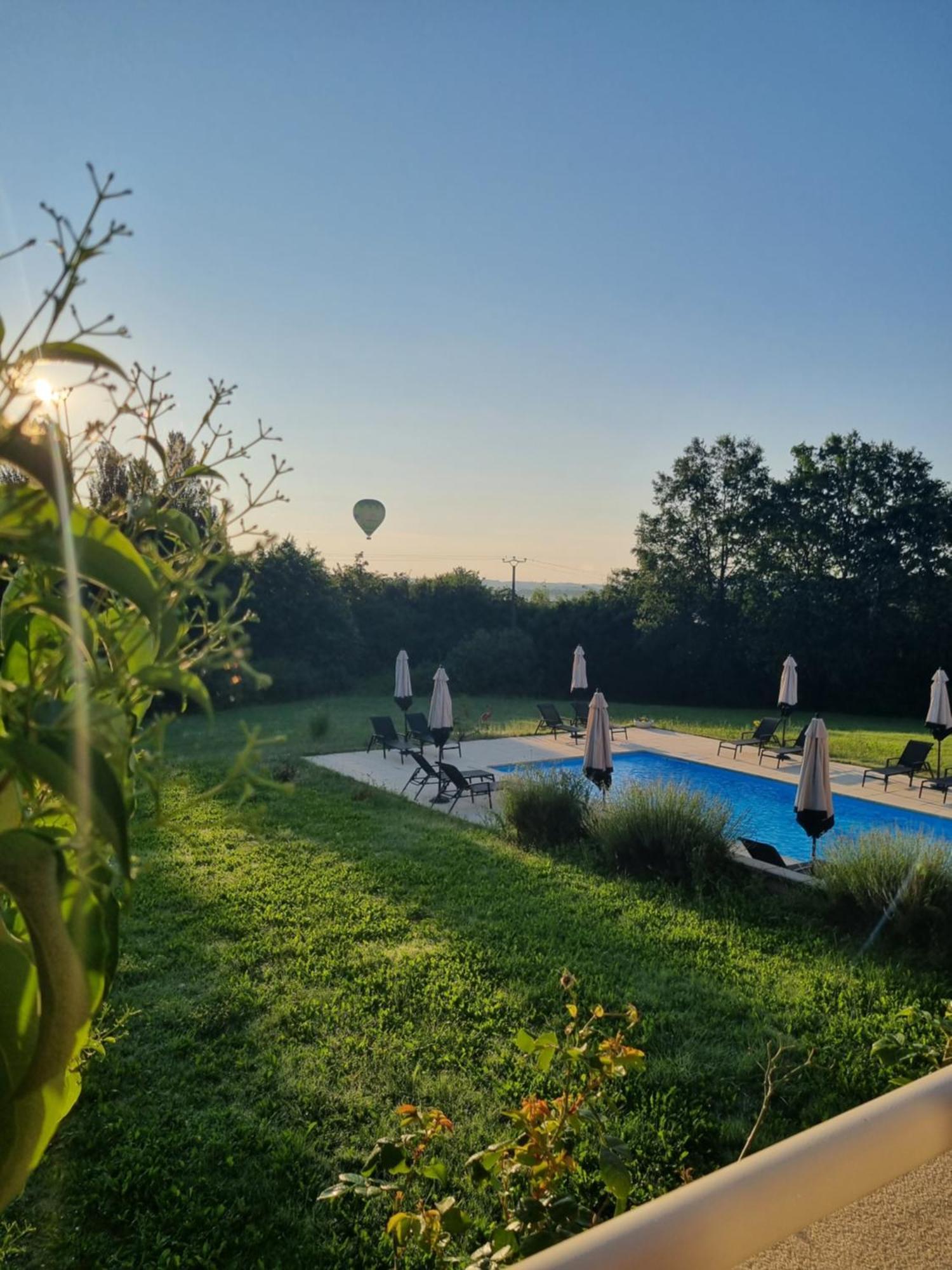 Au Perigord Noir Hotell Hautefort Eksteriør bilde